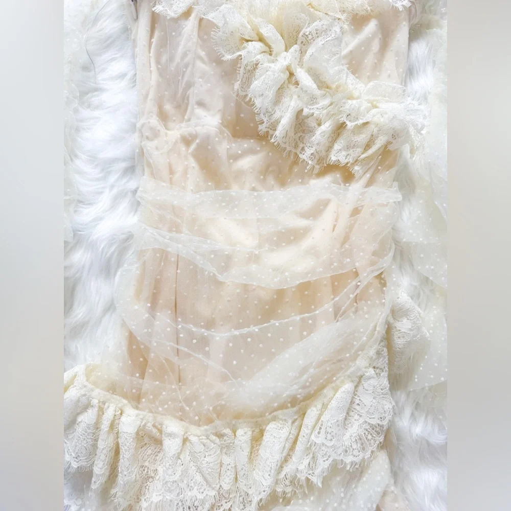 House of CB Lace Dress medium - Picture 3 of 4